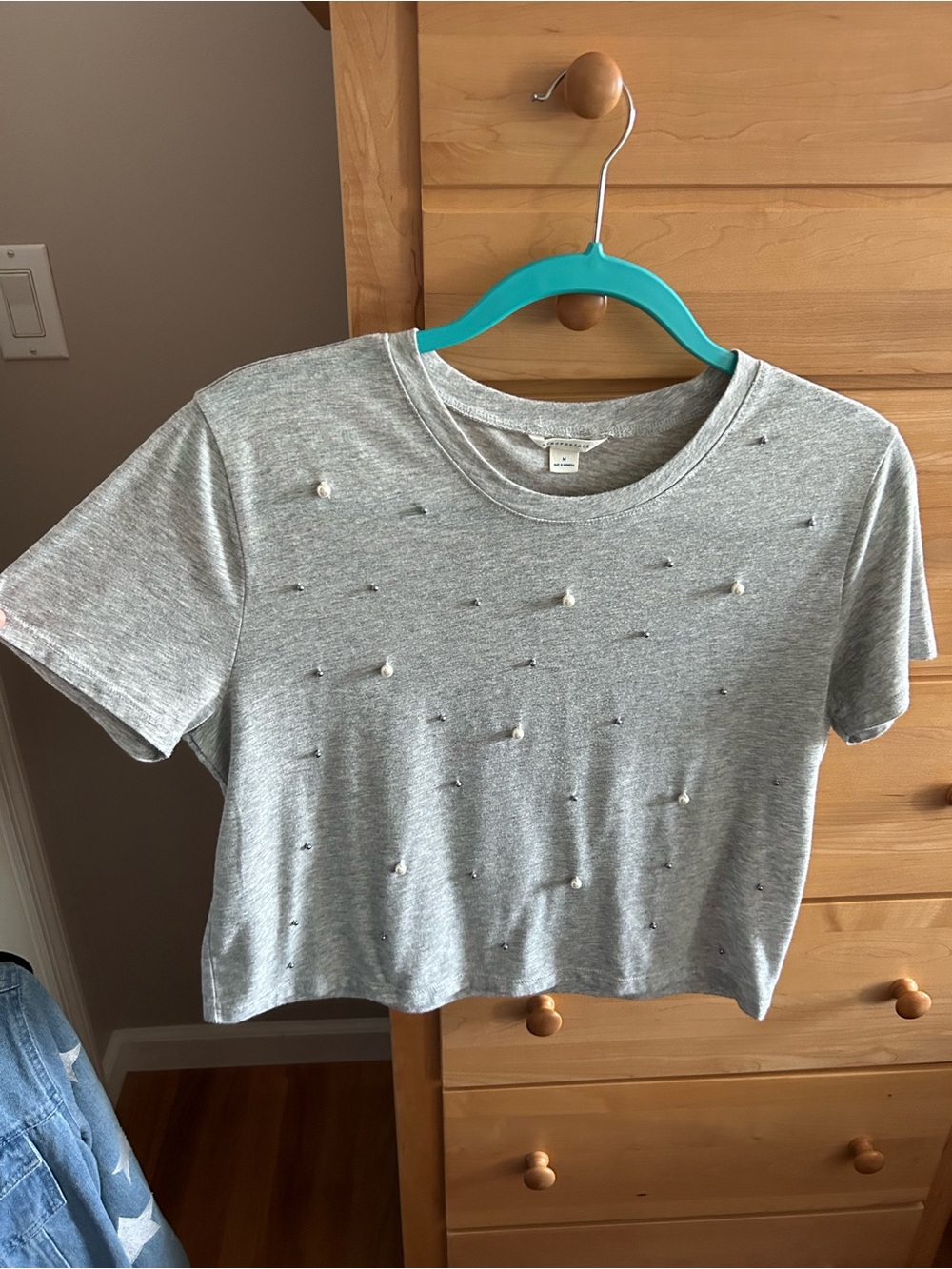 Cropped Gray T-shirt w/ Pearls